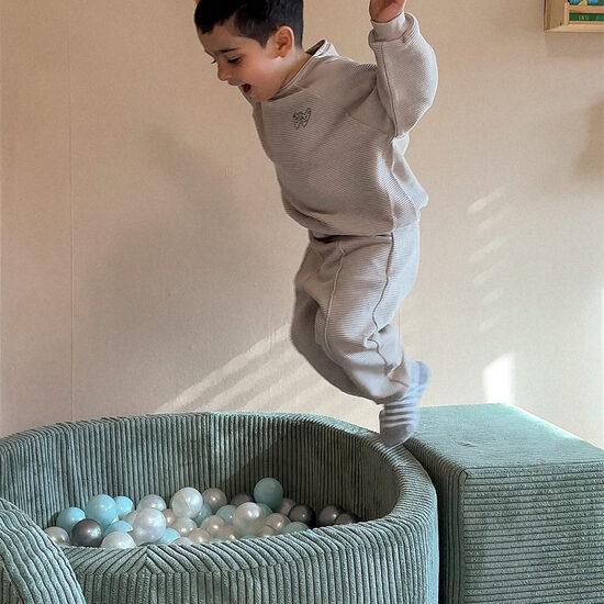 PLUSH NEST bumbu baseini un bērnu pufi